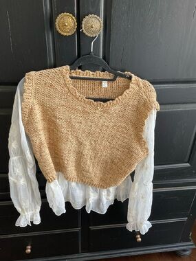 Versona Textured Knit Sweater in Light Camel